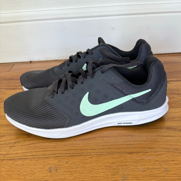Nike Shoes - Nike Downshifter 7 Running shoes